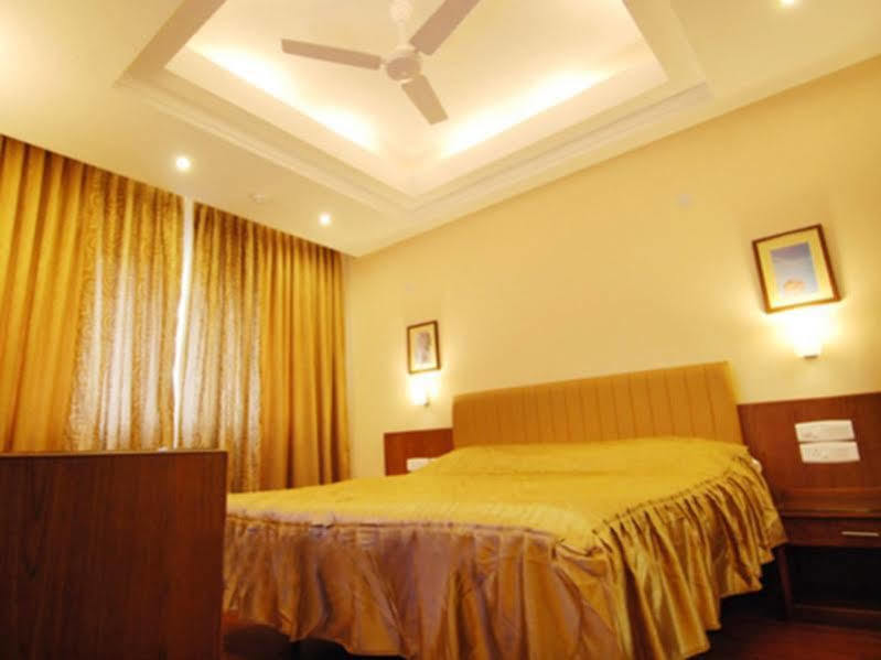 Hotel Deepa Comforts Mangalore Exteriör bild